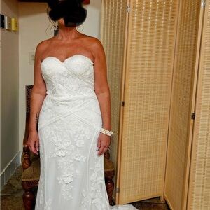 Rosa Clara Strapless Lace Wedding Dress in White